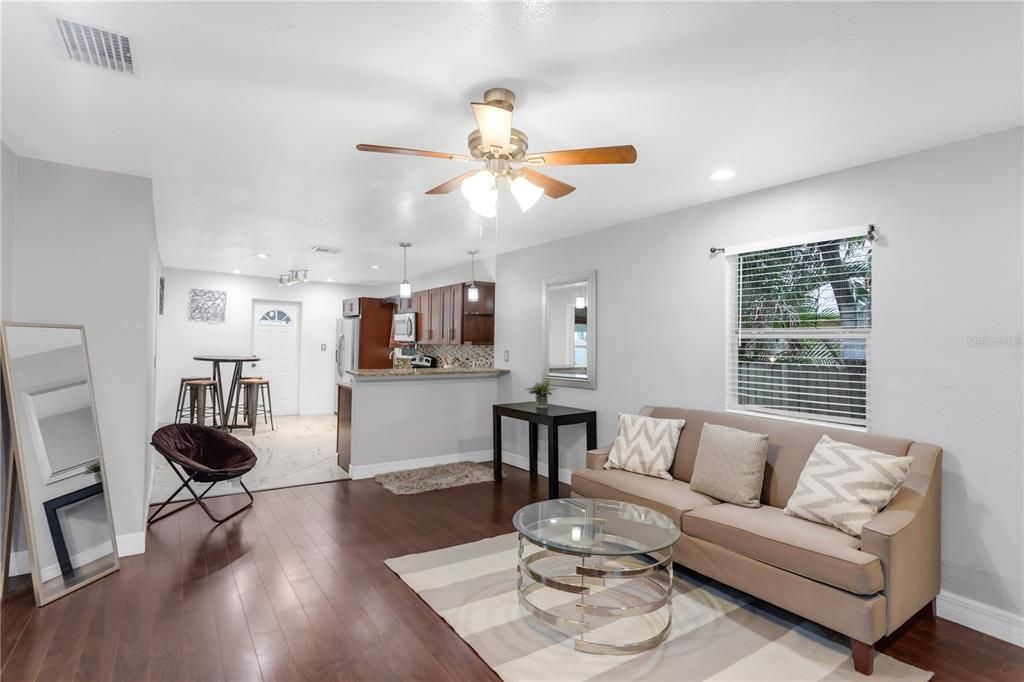 Active With Contract: $299,900 (3 beds, 2 baths, 952 Square Feet)