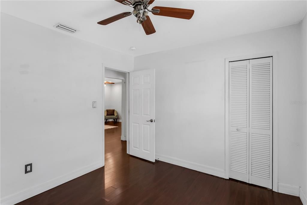 Active With Contract: $299,900 (3 beds, 2 baths, 952 Square Feet)