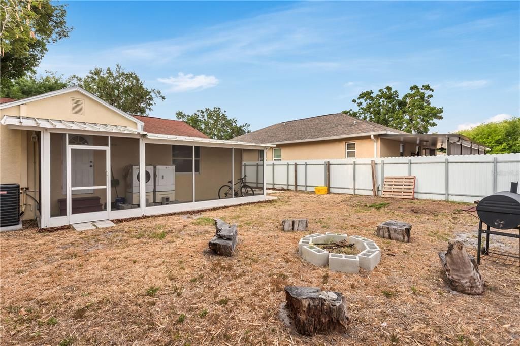 Active With Contract: $299,900 (3 beds, 2 baths, 952 Square Feet)