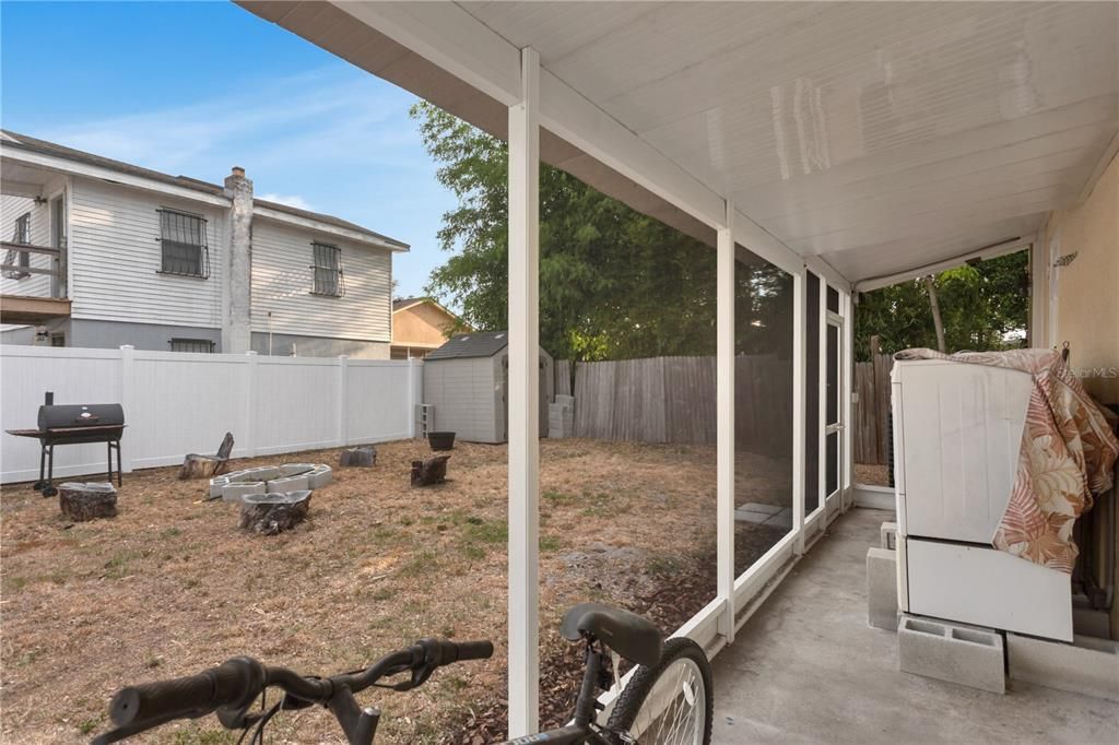 Active With Contract: $299,900 (3 beds, 2 baths, 952 Square Feet)