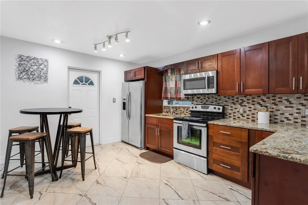 Active With Contract: $299,900 (3 beds, 2 baths, 952 Square Feet)