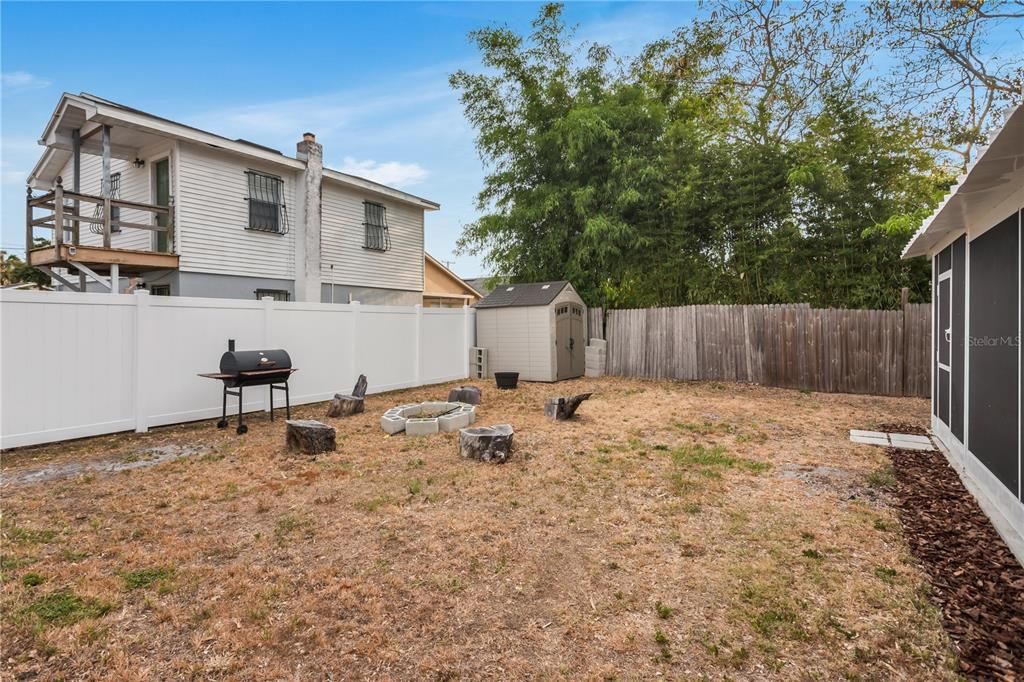 Active With Contract: $299,900 (3 beds, 2 baths, 952 Square Feet)