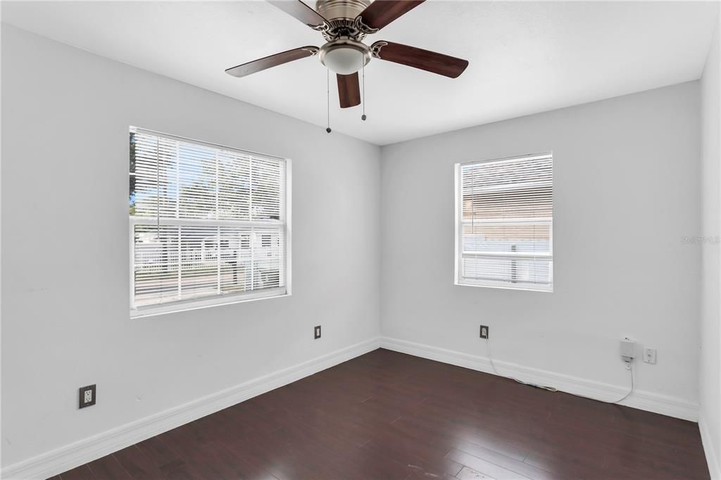 Active With Contract: $299,900 (3 beds, 2 baths, 952 Square Feet)
