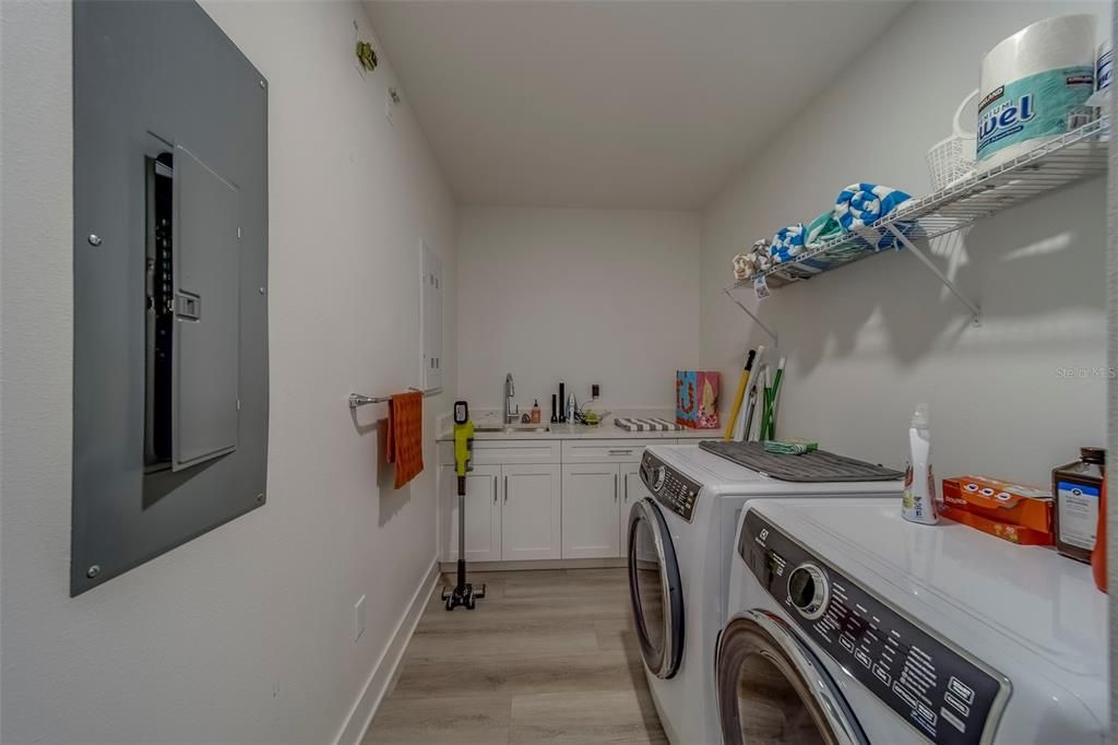 For Rent: $8,000 (3 beds, 3 baths, 1727 Square Feet)