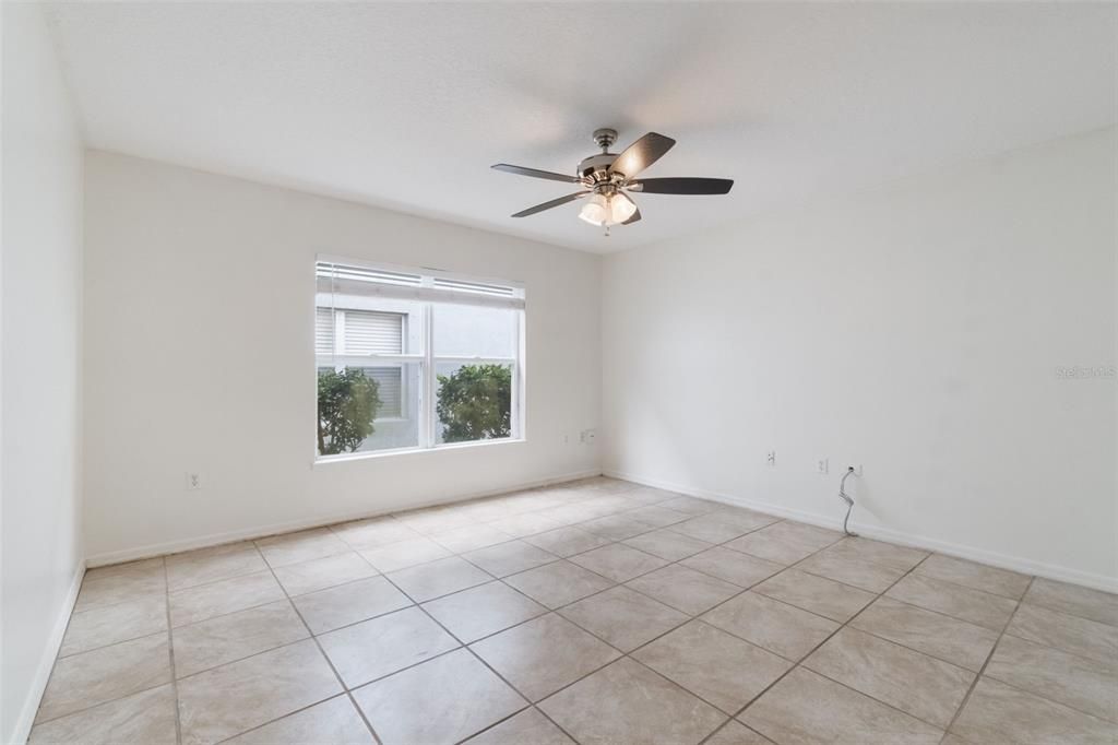 Activo con contrato: $335,000 (4 camas, 2 baños, 2252 Pies cuadrados)