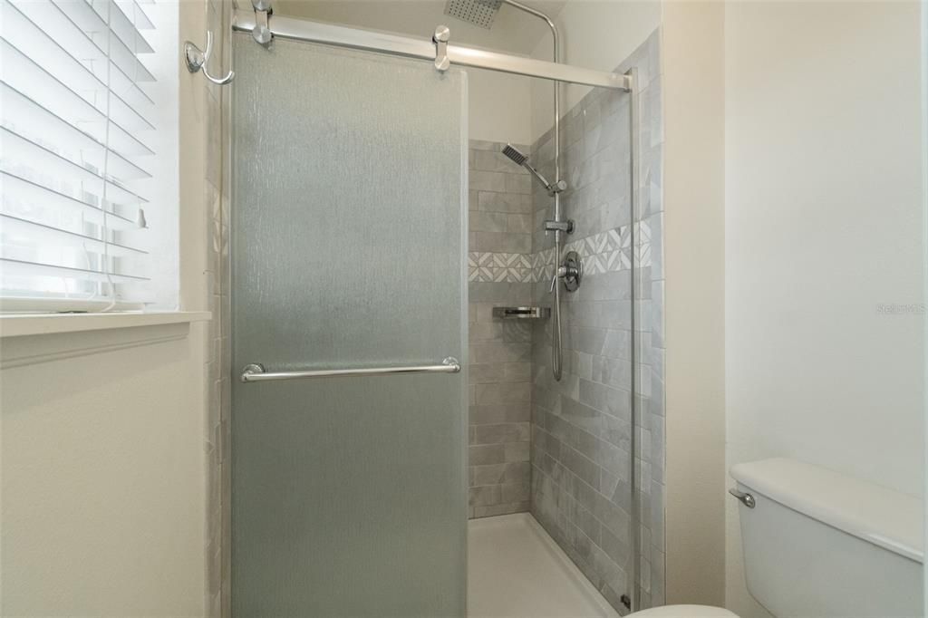 Activo con contrato: $335,000 (4 camas, 2 baños, 2252 Pies cuadrados)