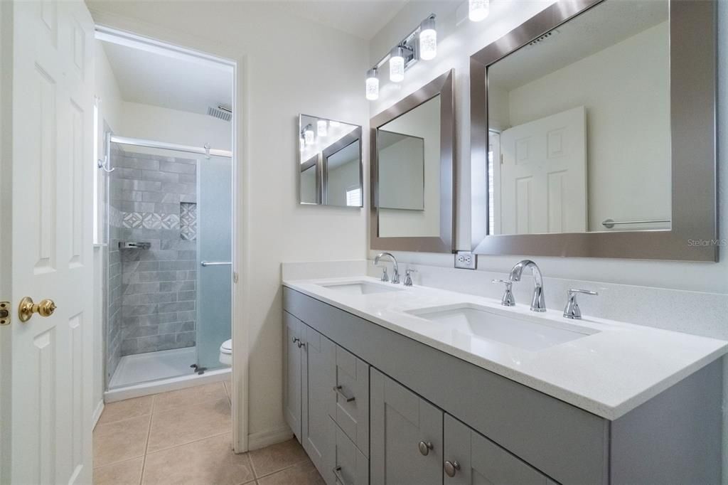 Activo con contrato: $335,000 (4 camas, 2 baños, 2252 Pies cuadrados)