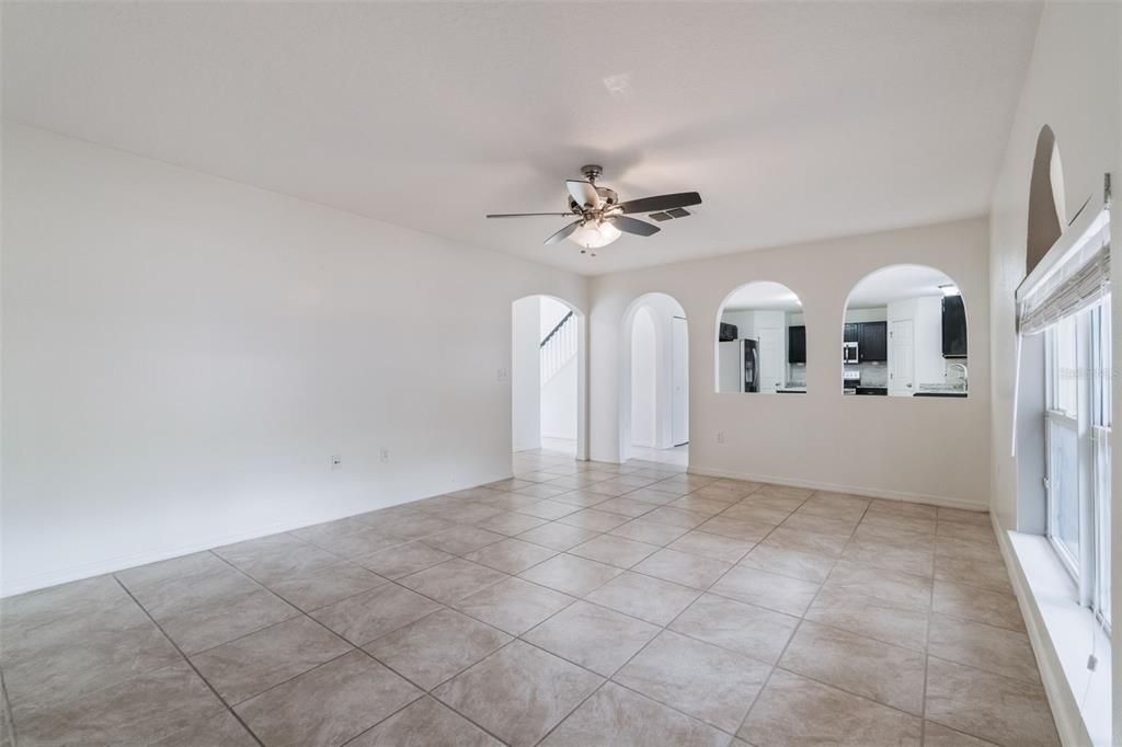 Activo con contrato: $335,000 (4 camas, 2 baños, 2252 Pies cuadrados)