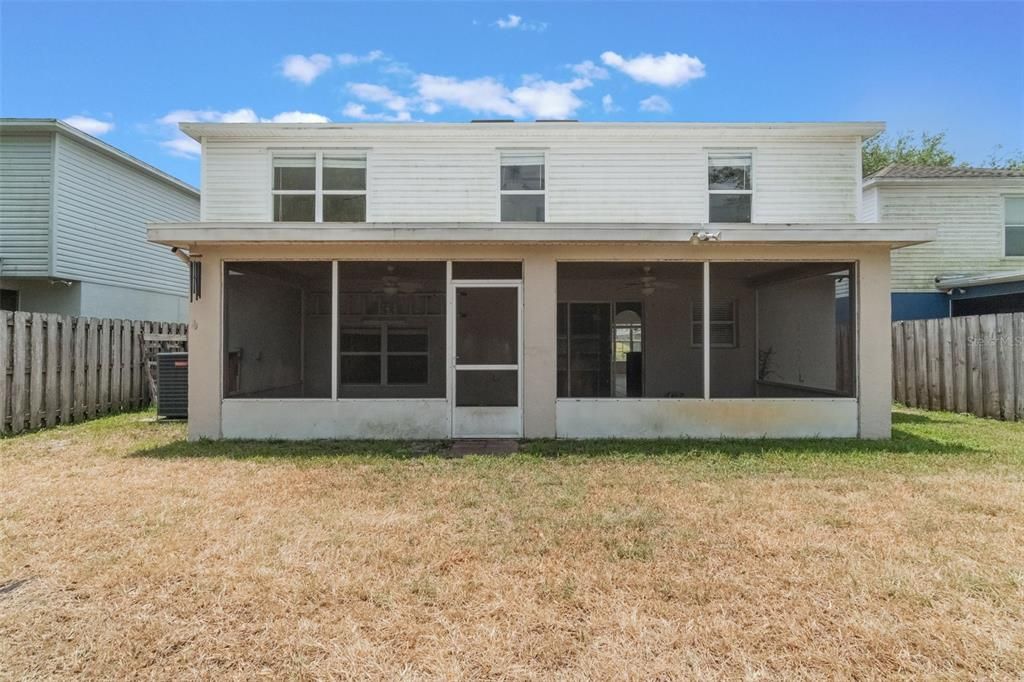 Activo con contrato: $335,000 (4 camas, 2 baños, 2252 Pies cuadrados)