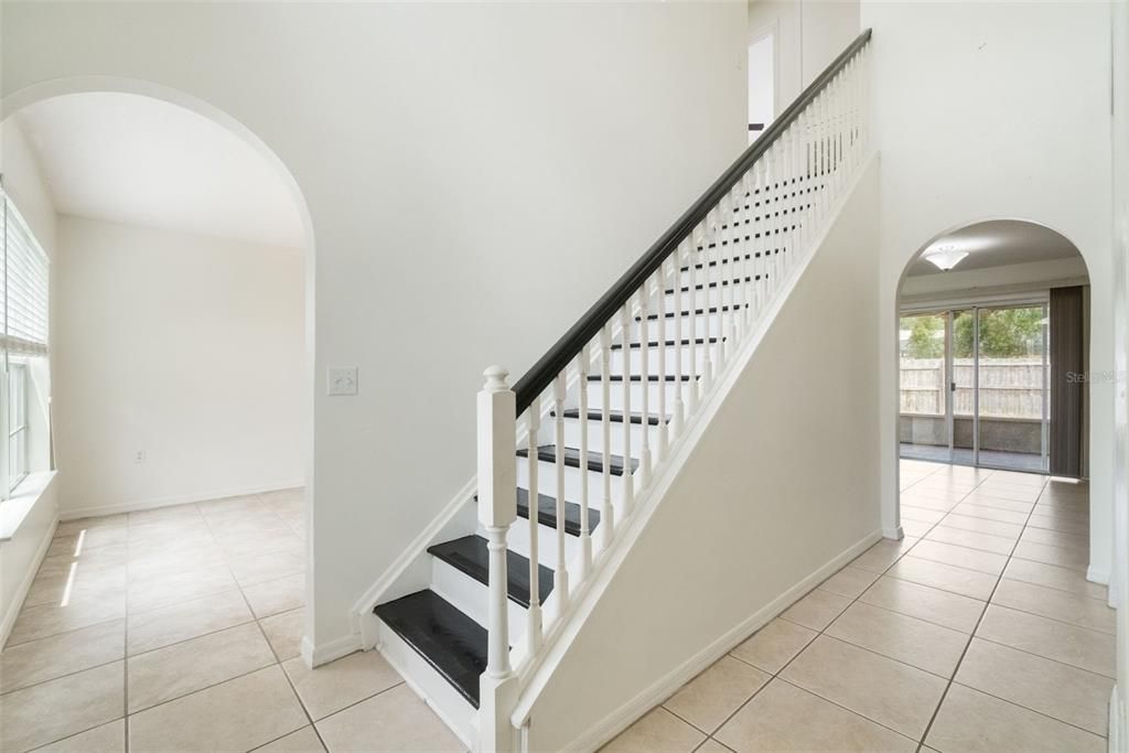 Activo con contrato: $335,000 (4 camas, 2 baños, 2252 Pies cuadrados)