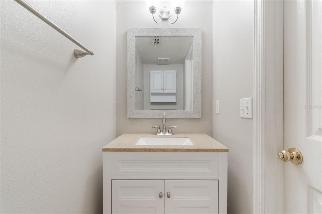 Activo con contrato: $335,000 (4 camas, 2 baños, 2252 Pies cuadrados)