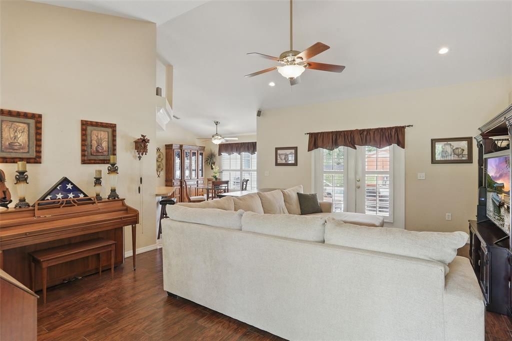 For Sale: $725,000 (4 beds, 3 baths, 2907 Square Feet)