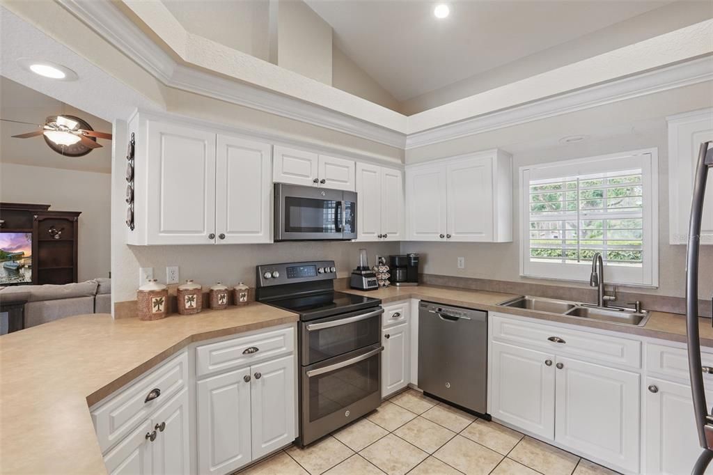 For Sale: $725,000 (4 beds, 3 baths, 2907 Square Feet)