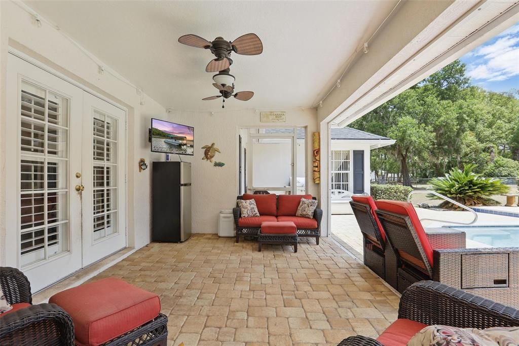 For Sale: $725,000 (4 beds, 3 baths, 2907 Square Feet)