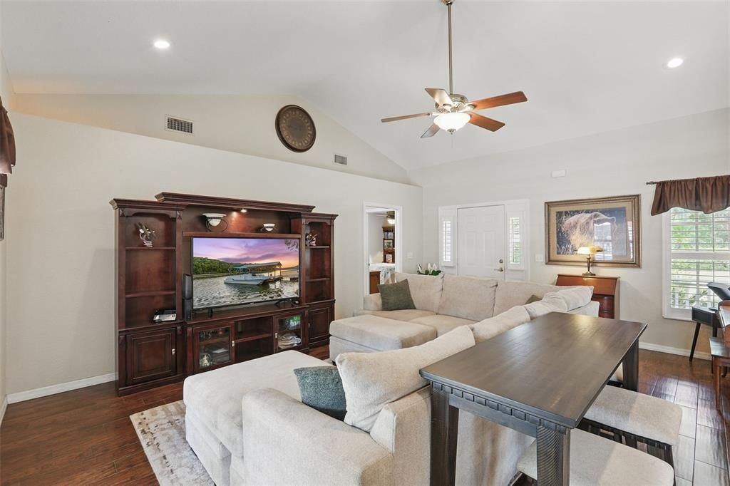 For Sale: $725,000 (4 beds, 3 baths, 2907 Square Feet)