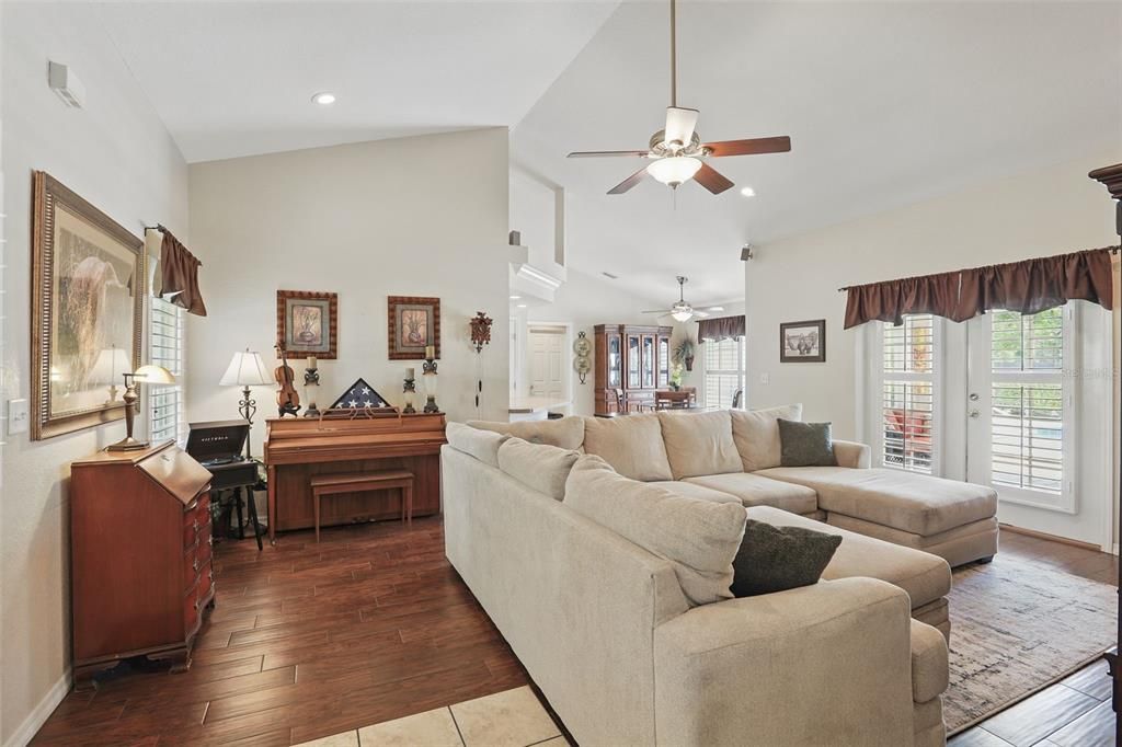 For Sale: $725,000 (4 beds, 3 baths, 2907 Square Feet)