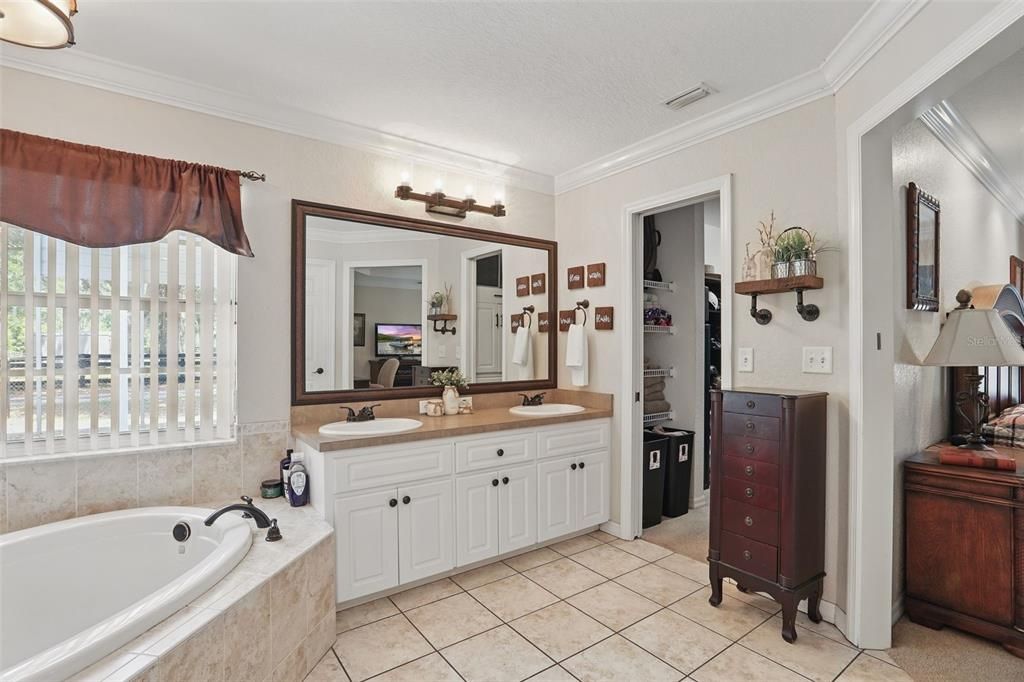 For Sale: $725,000 (4 beds, 3 baths, 2907 Square Feet)