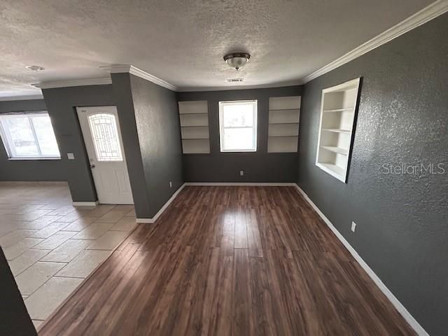 Activo con contrato: $295,000 (3 camas, 2 baños, 1677 Pies cuadrados)