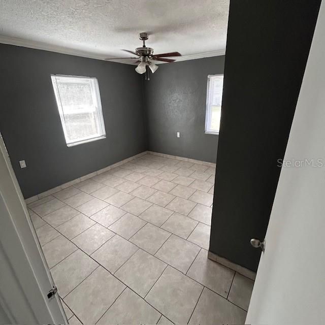 Activo con contrato: $295,000 (3 camas, 2 baños, 1677 Pies cuadrados)