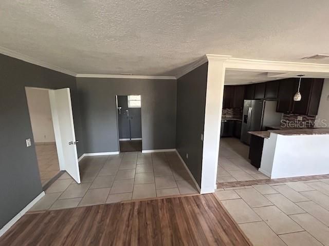 Activo con contrato: $295,000 (3 camas, 2 baños, 1677 Pies cuadrados)