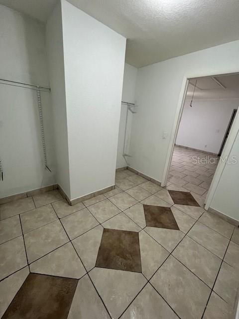 Activo con contrato: $295,000 (3 camas, 2 baños, 1677 Pies cuadrados)