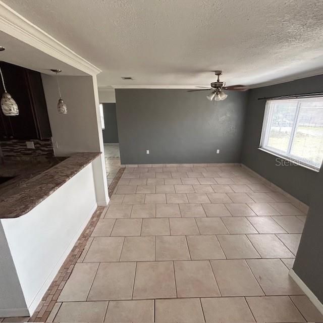 Activo con contrato: $295,000 (3 camas, 2 baños, 1677 Pies cuadrados)