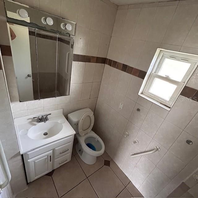 Activo con contrato: $295,000 (3 camas, 2 baños, 1677 Pies cuadrados)