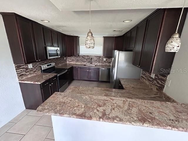 Activo con contrato: $295,000 (3 camas, 2 baños, 1677 Pies cuadrados)