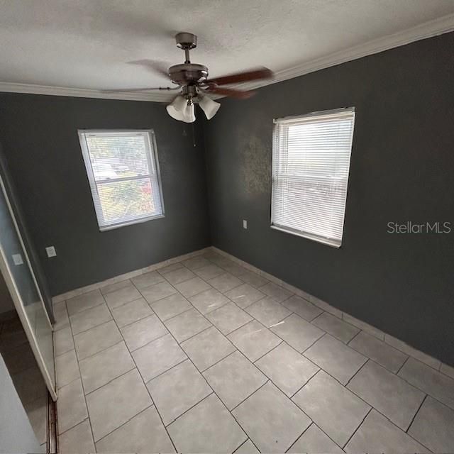 Activo con contrato: $295,000 (3 camas, 2 baños, 1677 Pies cuadrados)