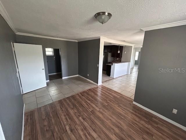 Activo con contrato: $295,000 (3 camas, 2 baños, 1677 Pies cuadrados)