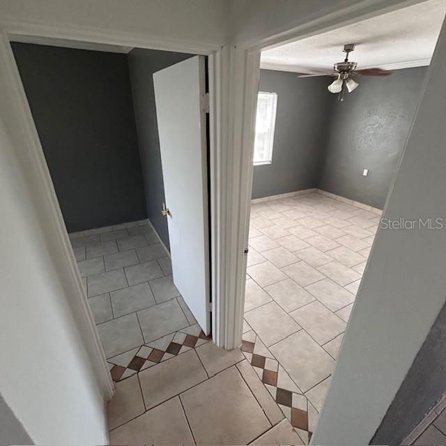 Activo con contrato: $295,000 (3 camas, 2 baños, 1677 Pies cuadrados)