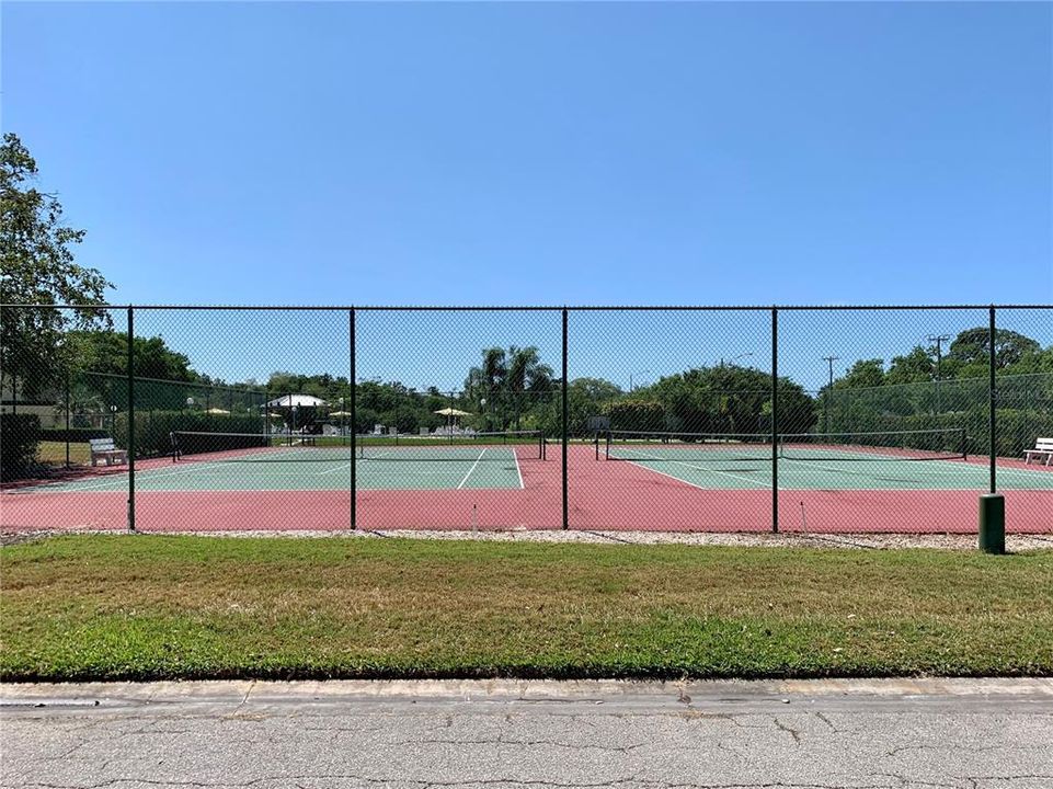 合同活跃: $149,900 (2 贝兹, 2 浴室, 1098 平方英尺)