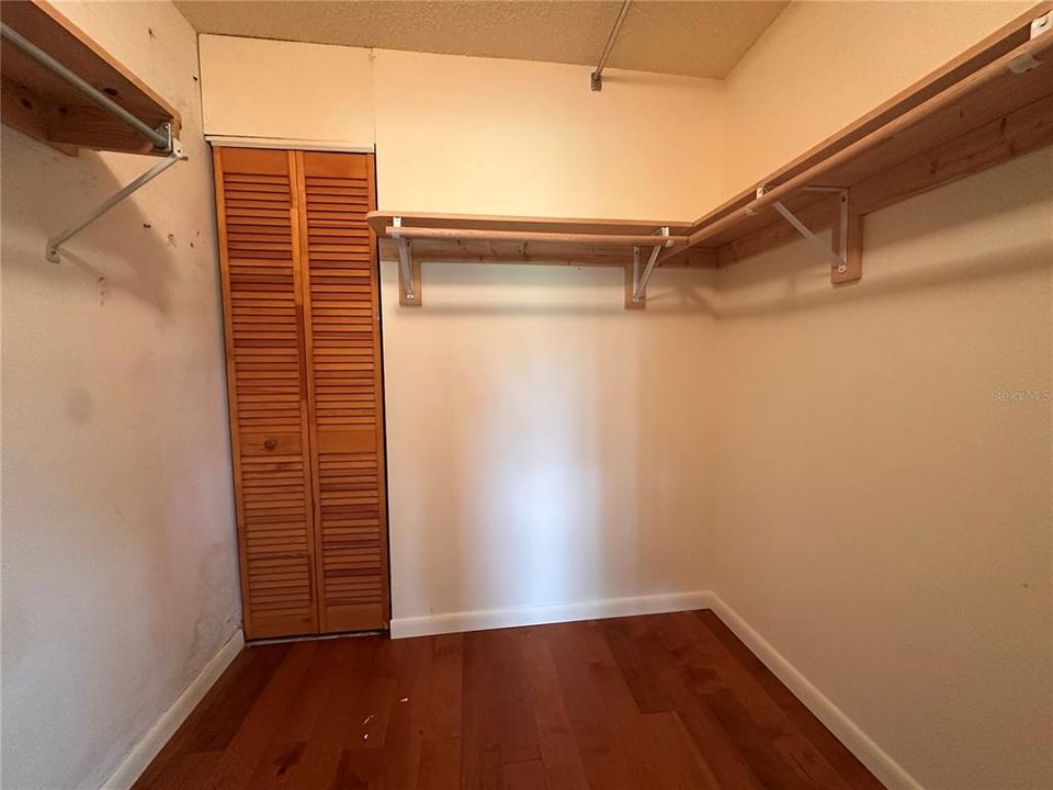 合同活跃: $149,900 (2 贝兹, 2 浴室, 1098 平方英尺)