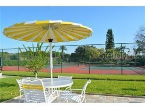 合同活跃: $149,900 (2 贝兹, 2 浴室, 1098 平方英尺)