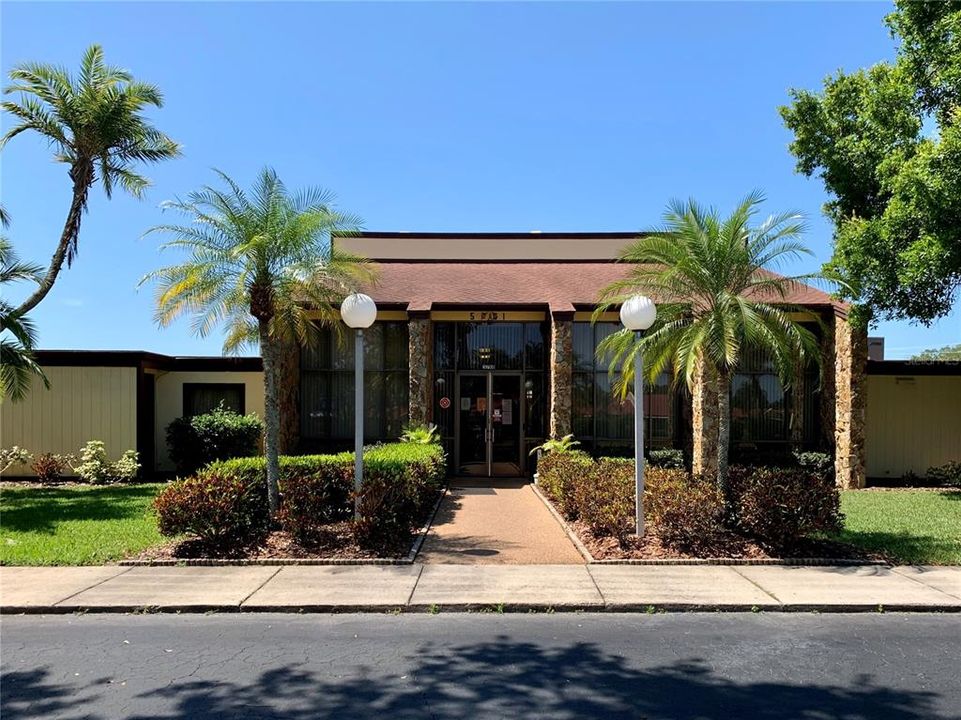 合同活跃: $149,900 (2 贝兹, 2 浴室, 1098 平方英尺)