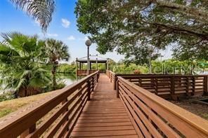 合同活跃: $149,900 (2 贝兹, 2 浴室, 1098 平方英尺)