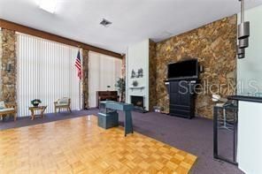 合同活跃: $149,900 (2 贝兹, 2 浴室, 1098 平方英尺)