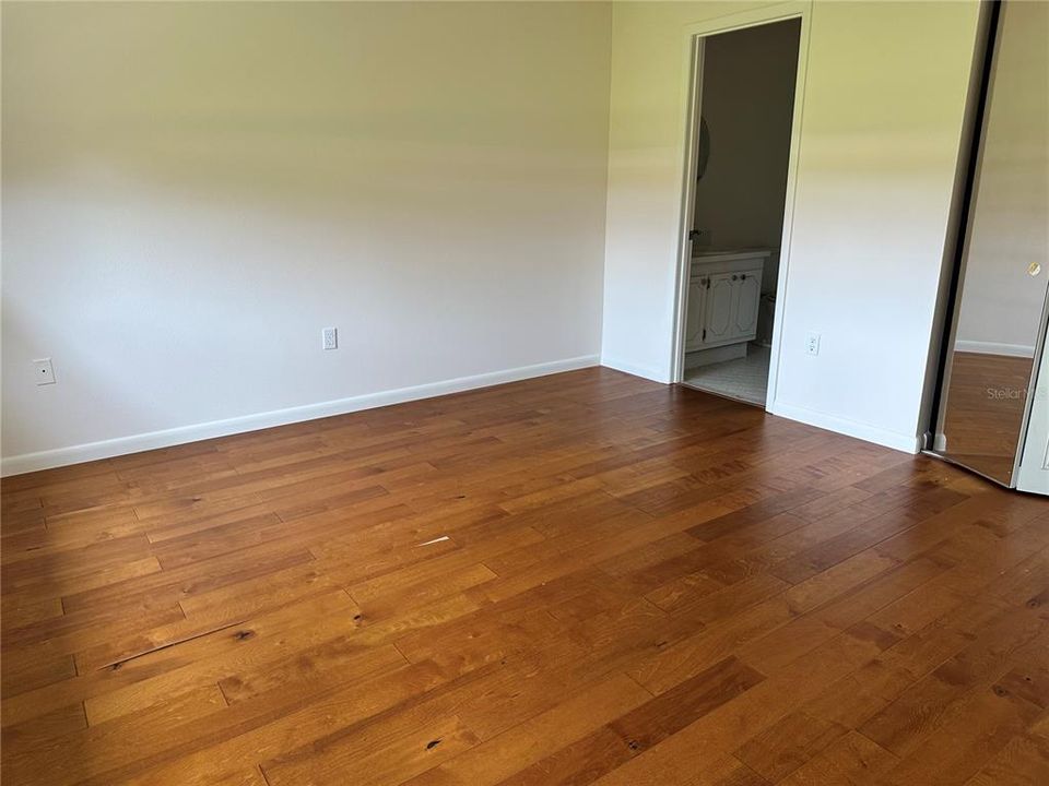 合同活跃: $149,900 (2 贝兹, 2 浴室, 1098 平方英尺)