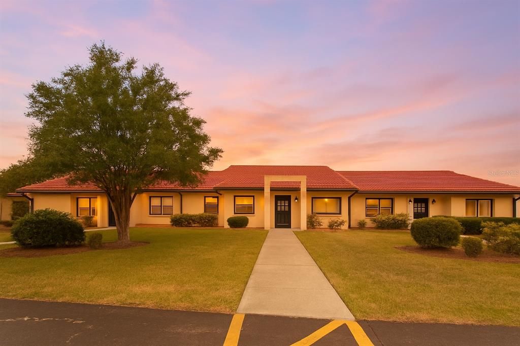 合同活跃: $149,900 (2 贝兹, 2 浴室, 1098 平方英尺)