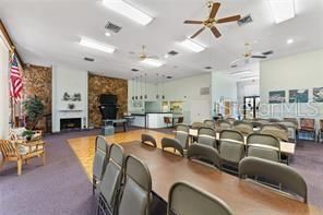 合同活跃: $149,900 (2 贝兹, 2 浴室, 1098 平方英尺)