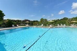 合同活跃: $149,900 (2 贝兹, 2 浴室, 1098 平方英尺)