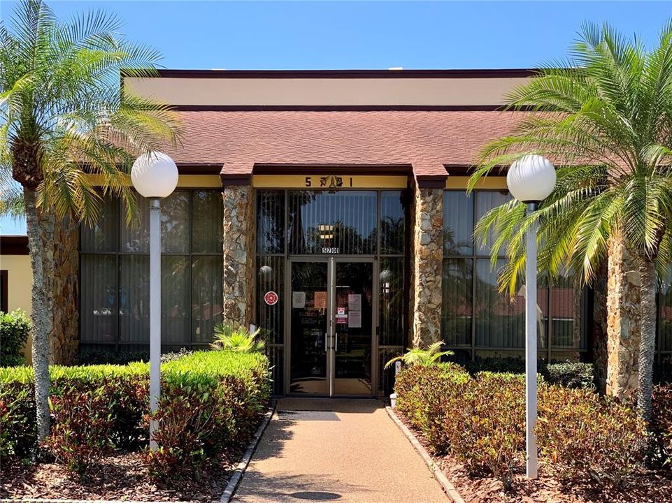 合同活跃: $149,900 (2 贝兹, 2 浴室, 1098 平方英尺)