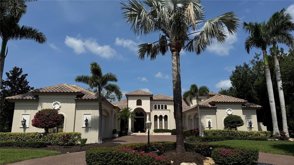 Недавно продано: $2,750,000 (4 спален, 5 ванн, 4543 Квадратных фут)