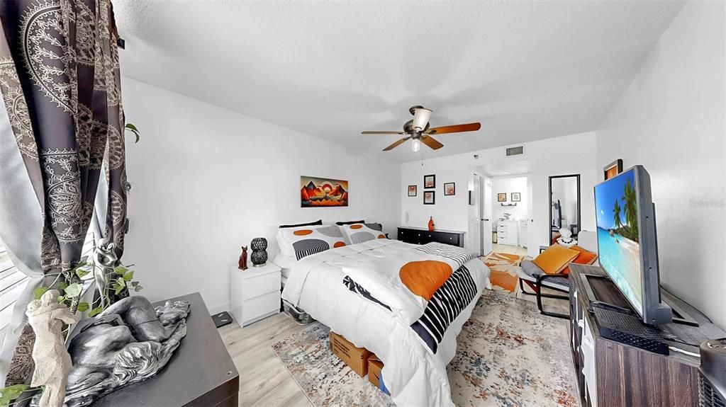 Active With Contract: $149,000 (1 beds, 1 baths, 750 Square Feet)