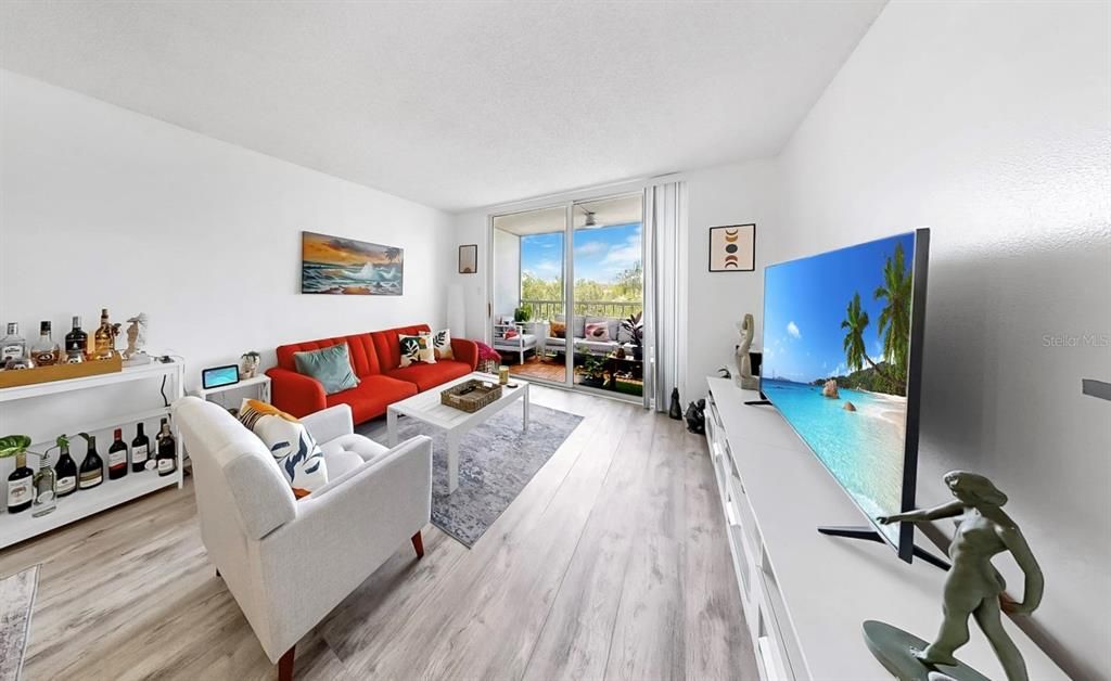 Active With Contract: $149,000 (1 beds, 1 baths, 750 Square Feet)