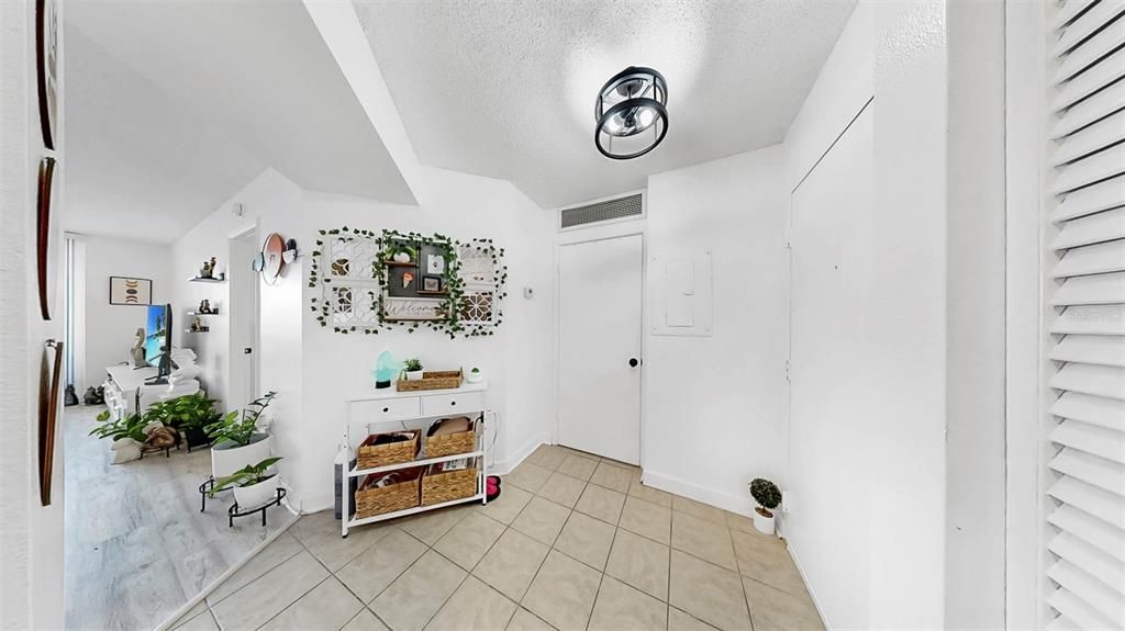 Active With Contract: $149,000 (1 beds, 1 baths, 750 Square Feet)