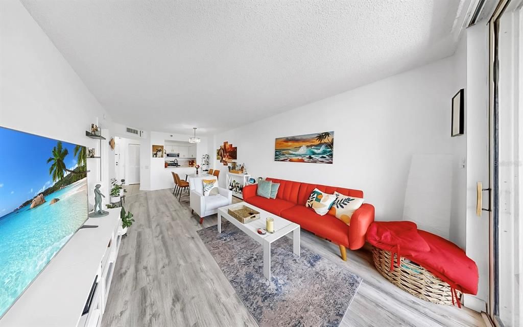 Active With Contract: $149,000 (1 beds, 1 baths, 750 Square Feet)