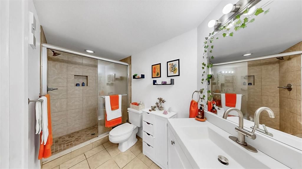 Active With Contract: $149,000 (1 beds, 1 baths, 750 Square Feet)