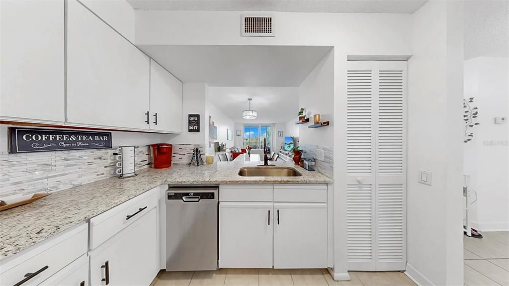 Active With Contract: $149,000 (1 beds, 1 baths, 750 Square Feet)