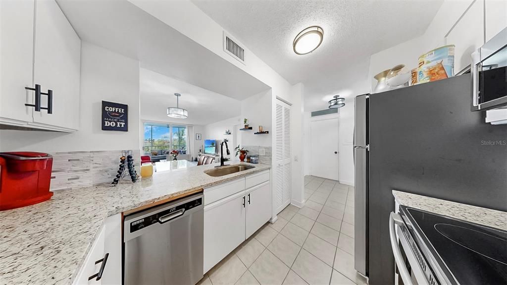 Active With Contract: $149,000 (1 beds, 1 baths, 750 Square Feet)